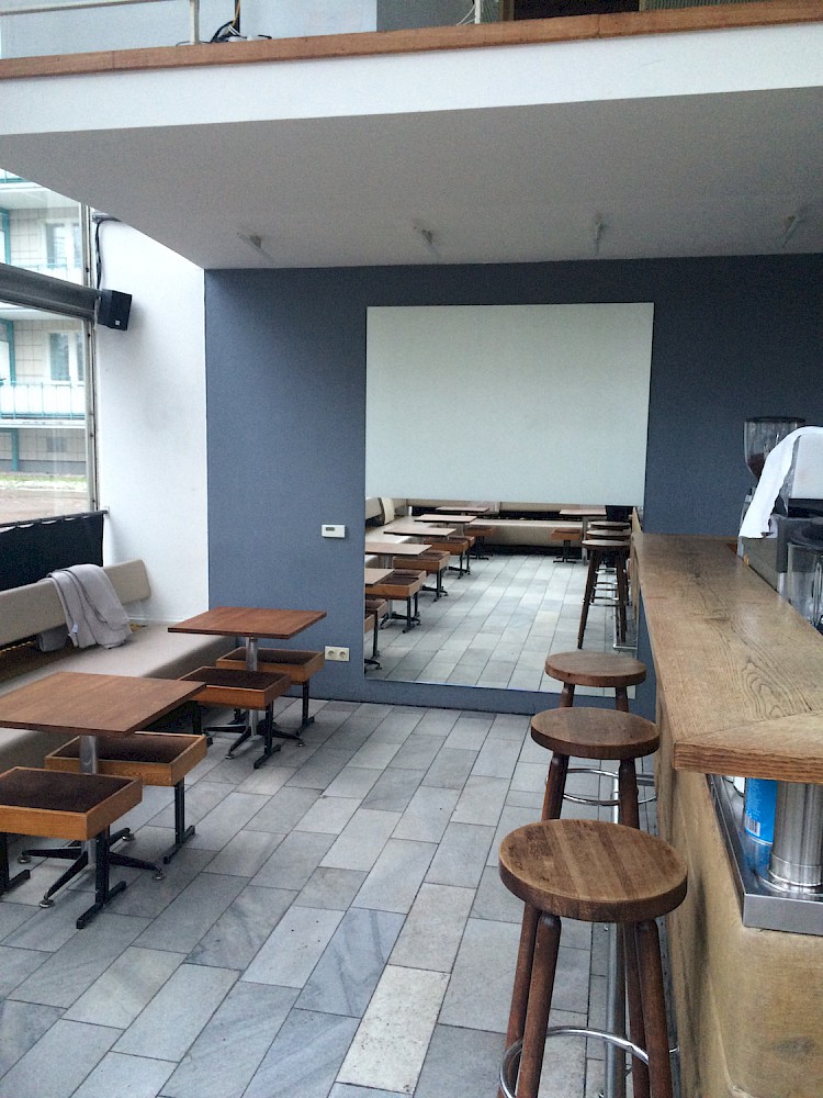 Houdini, debunk the spiritualists!.