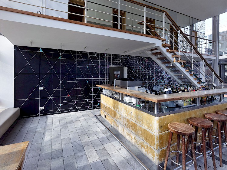 Thypon / Transit / Aphrodite.