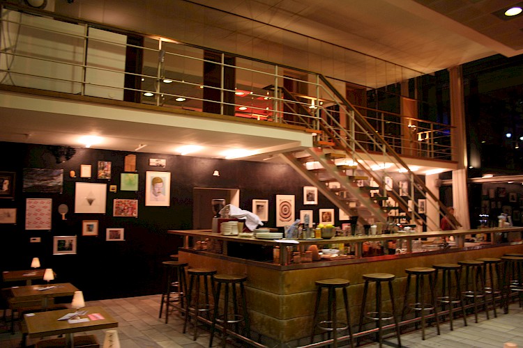 Giftshop – good art, good price.