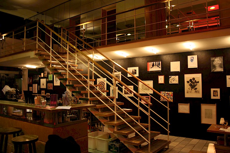 Giftshop – good art, good price.