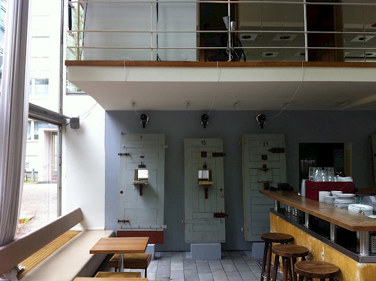 En Trance – Die ihr eintretet, lasst alle eure Hoffnungen fahren.