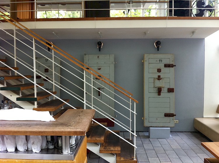 En Trance – Die ihr eintretet, lasst alle eure Hoffnungen fahren.