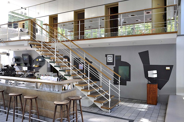 „command control“.