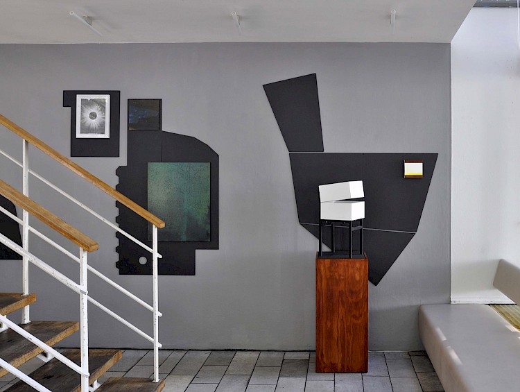 „command control“.